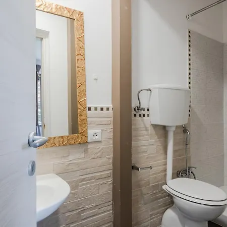 Siena-porta San Marco Elegant Apt W/garden&parking Apartment *